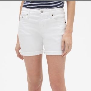 GAP WHITE SHORTS🌰
